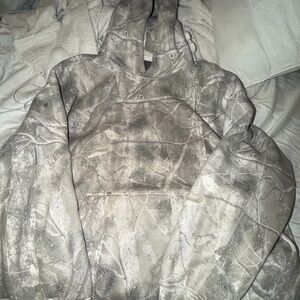 Abercrombie & Fitch Gray Camouflage Sweater